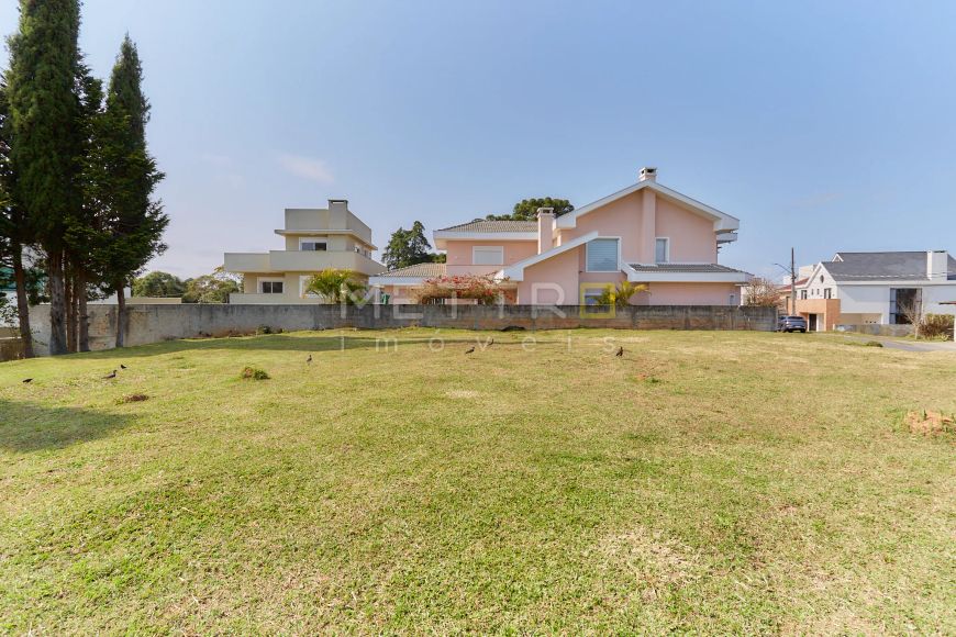 Excelente terreno em Condomínio fechado no Abranches.
