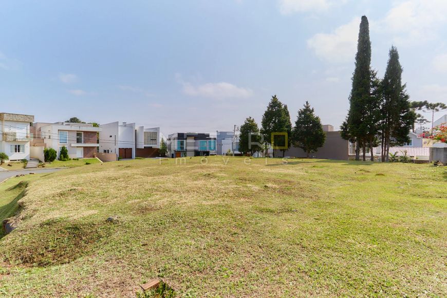Excelente terreno em Condomínio fechado no Abranches.