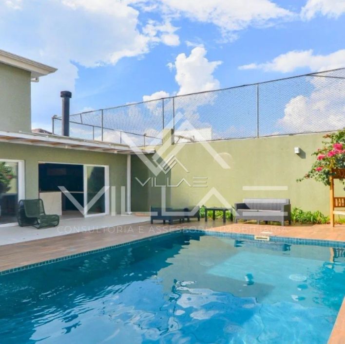 Casa térrea 4 quartos com piscina em condomínio fechado