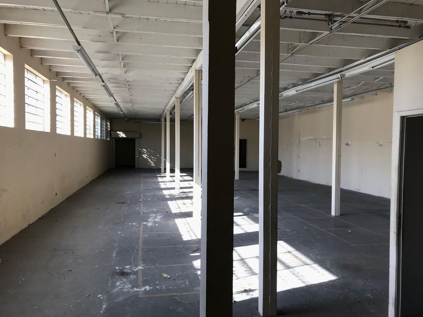 Comercial/Industrial de 750 metros quadrados no bairro Parolin