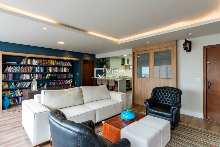 Apartamento no Alto da Glória, em andar alto com vista diferenciada