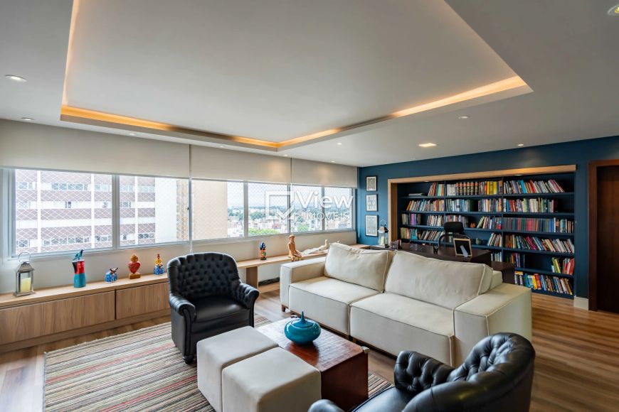 Apartamento no Alto da Glória, em andar alto com vista diferenciada