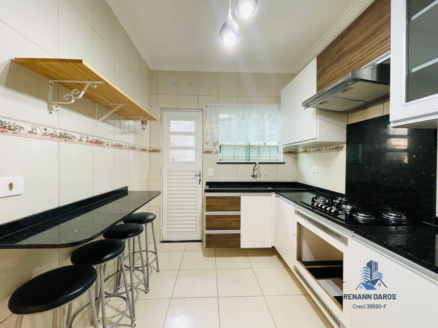 VENDE-SE LINDO SOBRADO SEME MOBILIADO COM ÁTICO E 3 DORMITÓRIOS E UM SUITE NO BAIRRO NOVO MUNDO, CUR