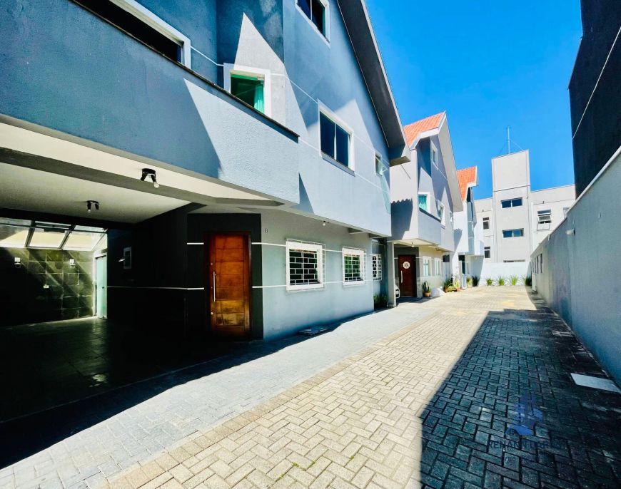 VENDE-SE LINDO SOBRADO SEME MOBILIADO COM ÁTICO E 3 DORMITÓRIOS E UM SUITE NO BAIRRO NOVO MUNDO, CUR
