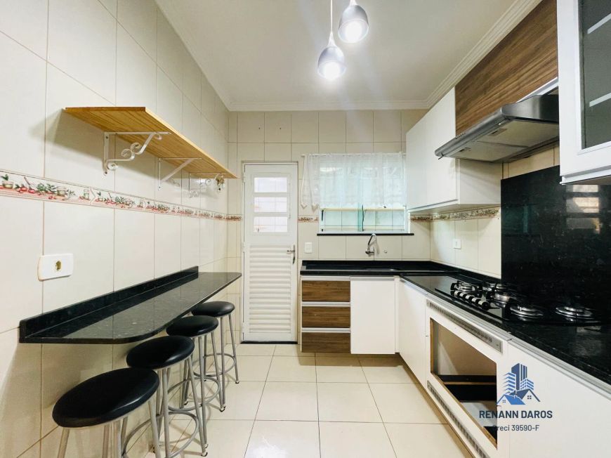 VENDE-SE LINDO SOBRADO SEME MOBILIADO COM ÁTICO E 3 DORMITÓRIOS E UM SUITE NO BAIRRO NOVO MUNDO, CUR