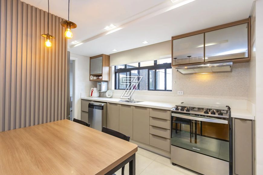 Apartamento a venda tem 144m² com 4 quartos no Mossunguê - Curitiba - PR
