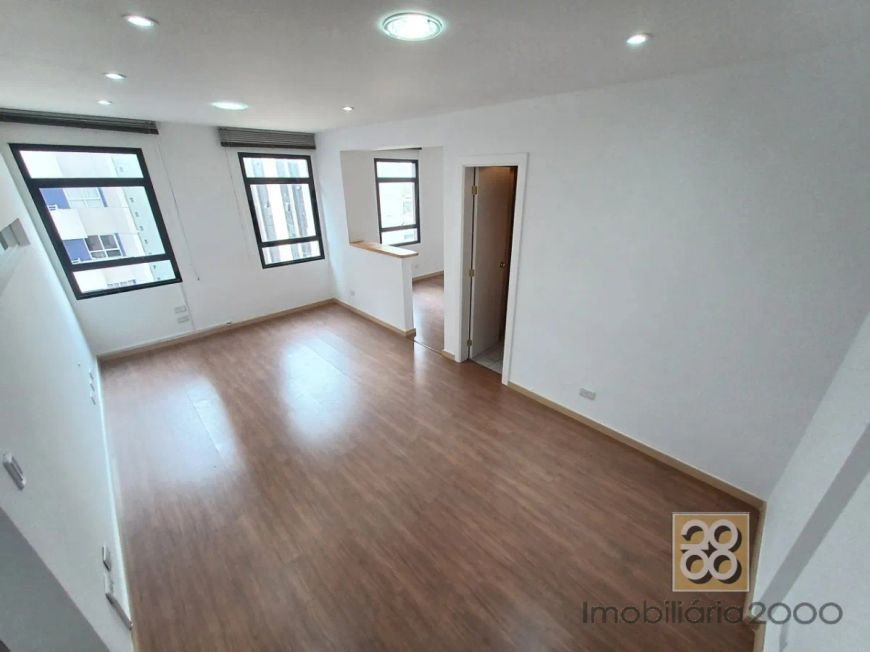 Sala/Cjto. Comercial - R Visconde do Rio Branco, 1717 - Centro - Curitiba PR
