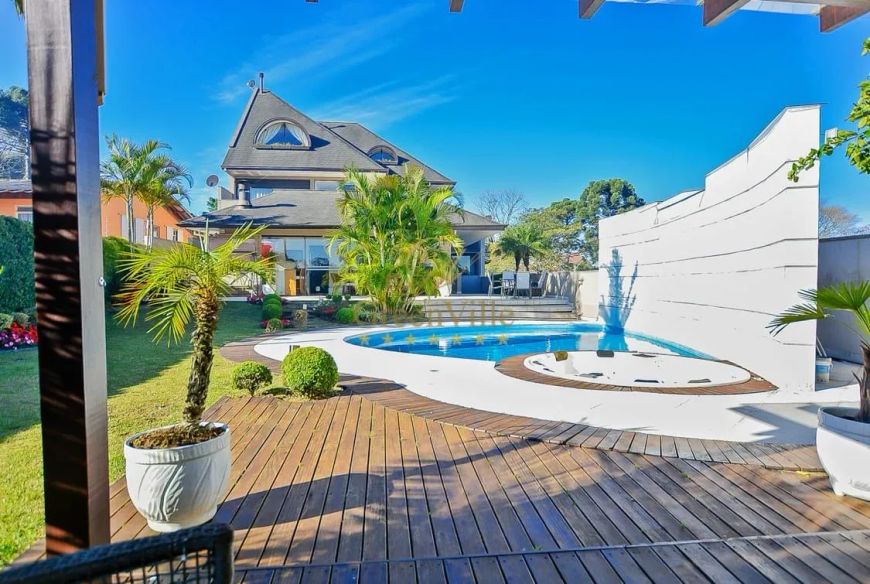 Jardim Social, casa 648m², com guarita, 4 quartos sendo 3 suítes, 3 vagas, piscina, Curitiba, PR