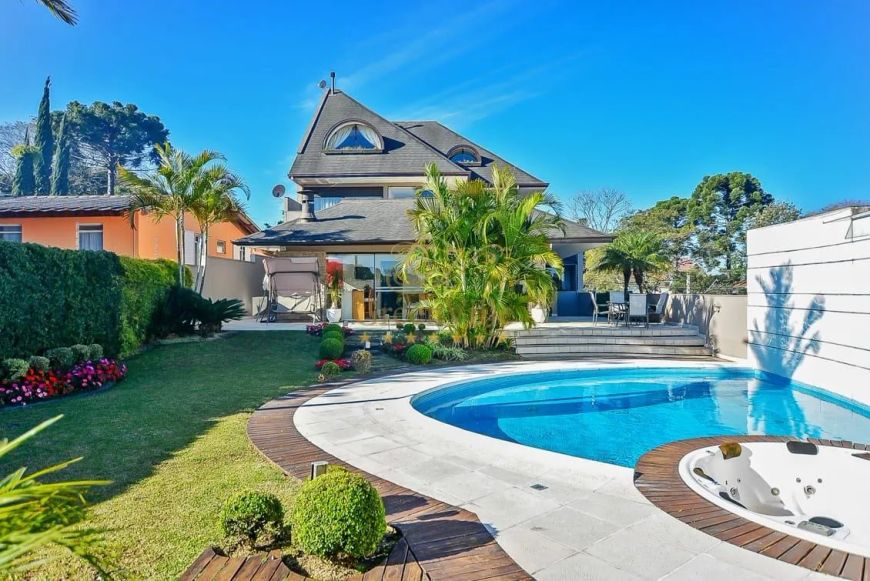 Jardim Social, casa 648m², com guarita, 4 quartos sendo 3 suítes, 3 vagas, piscina, Curitiba, PR