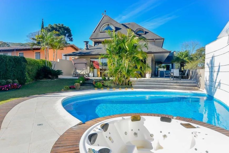 Jardim Social, casa 648m², com guarita, 4 quartos sendo 3 suítes, 3 vagas, piscina, Curitiba, PR