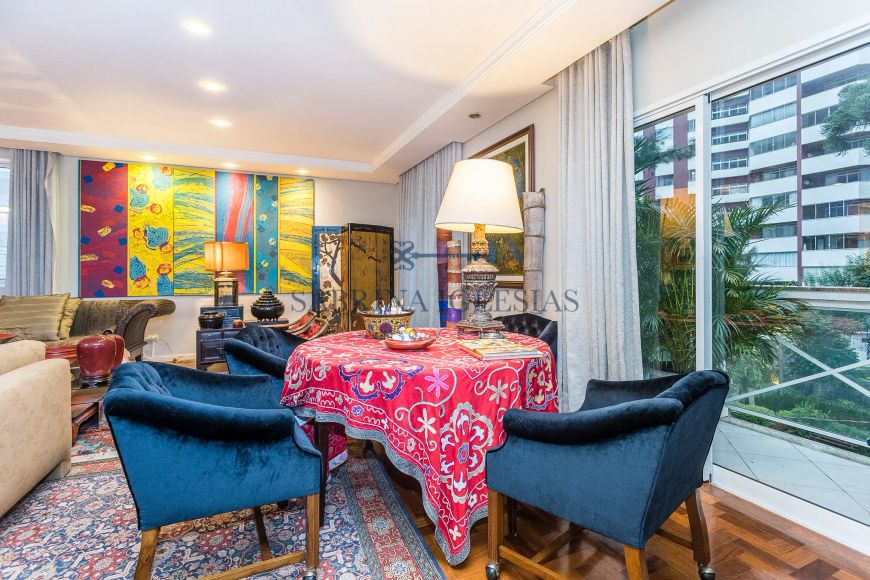 Apartamento elegante à venda no Batel