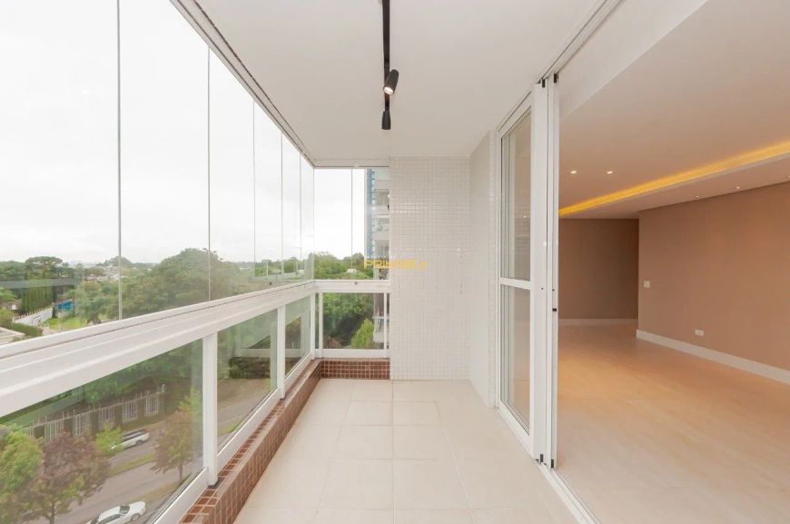 Apartamento / Edificio Albert Ville 3 suítes Semi mobiliado no Mossunguê 142m²