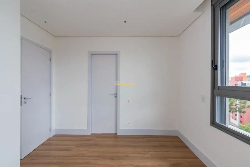 Cobertura de luxo de 267m² à venda no Batel.