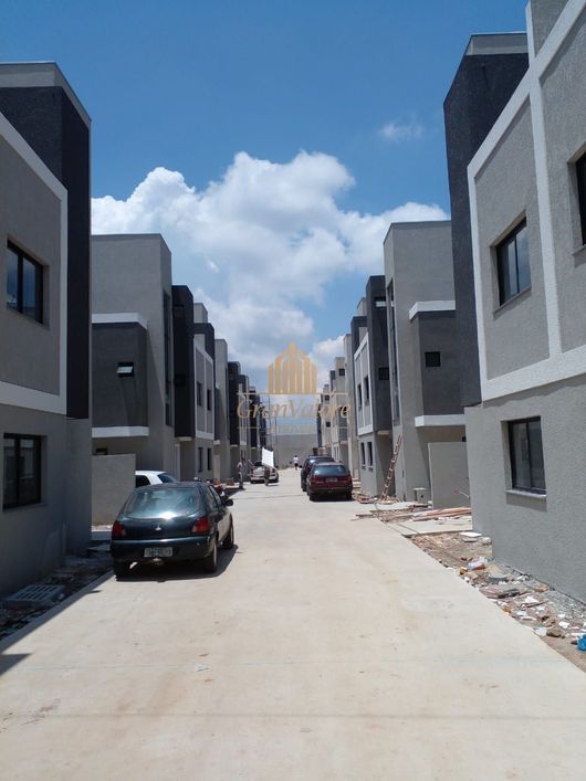Sobrados em condomínio fechado com terraço