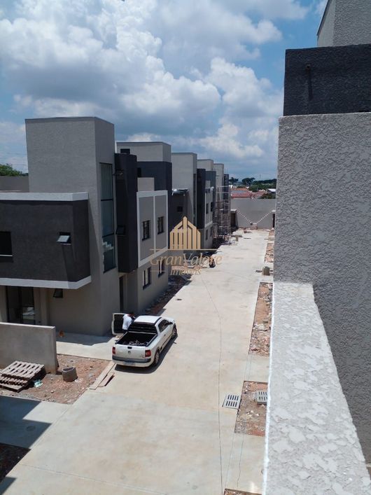 Sobrados em condomínio fechado com terraço
