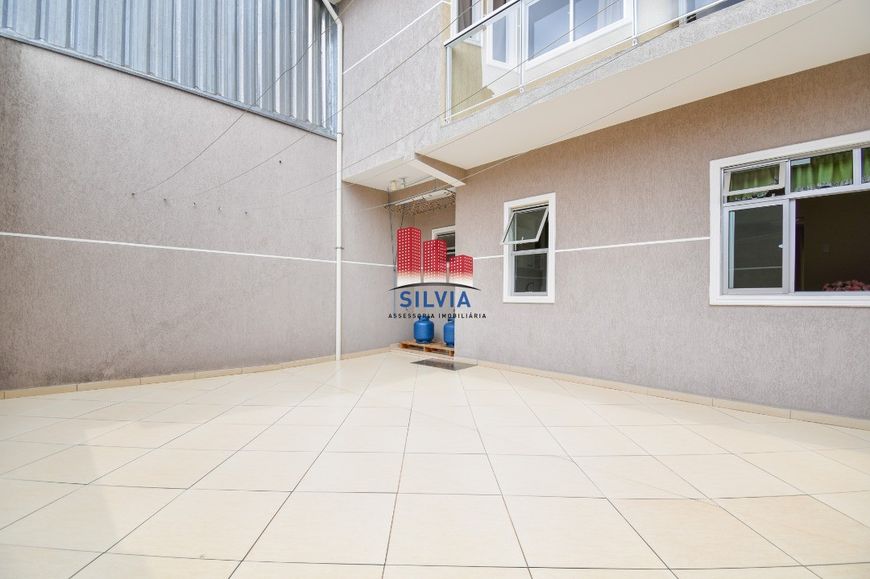 Um sobrado incrível, com 4 quartos, sendo 1 suite, 3 salas, 3 banheiros, podendo ser divido, indepen