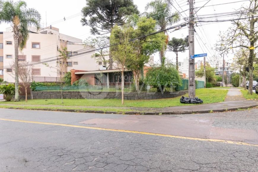 IMOBILIARIA JUVEVÊ VENDE CASA HUGO LANGE R.RODRIGO OTÁVIO nº2015 PRX CLINICA SALLUS GRACIOSA COUNTRY