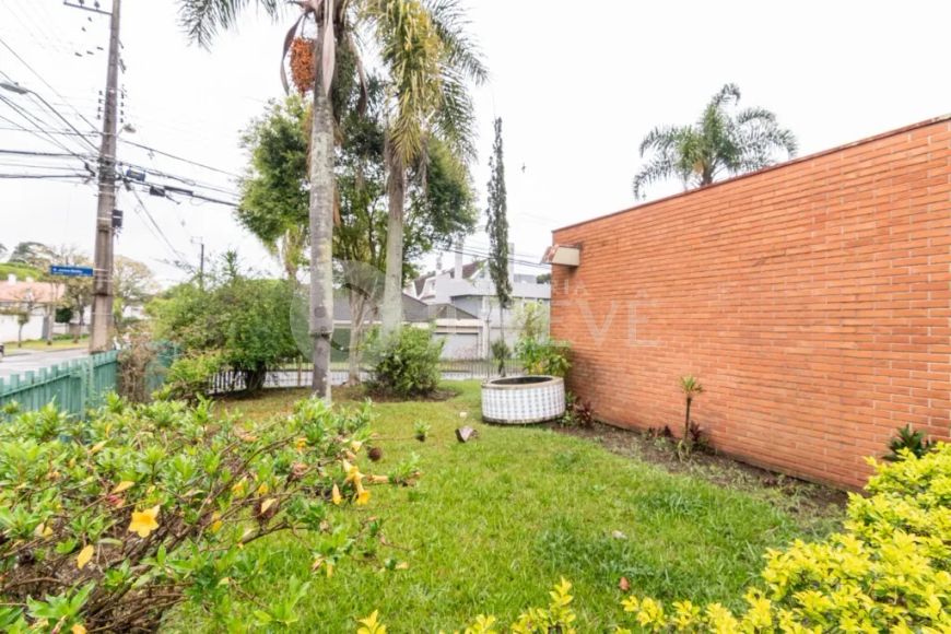 IMOBILIARIA JUVEVÊ VENDE CASA HUGO LANGE R.RODRIGO OTÁVIO nº2015 PRX CLINICA SALLUS GRACIOSA COUNTRY