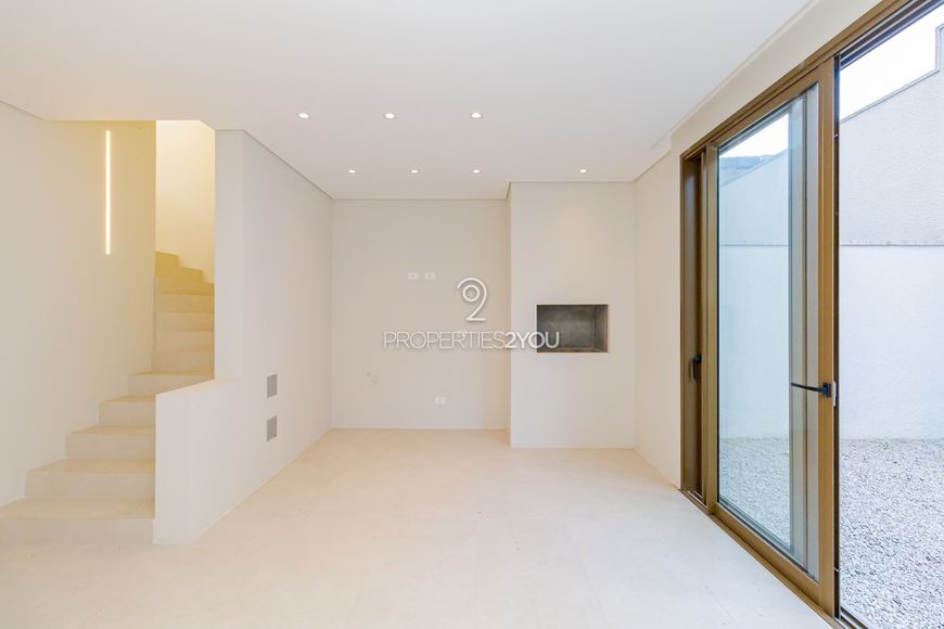 Casa estilo Townhouse com 207m² com Espaço Gourmet e 3 quartos