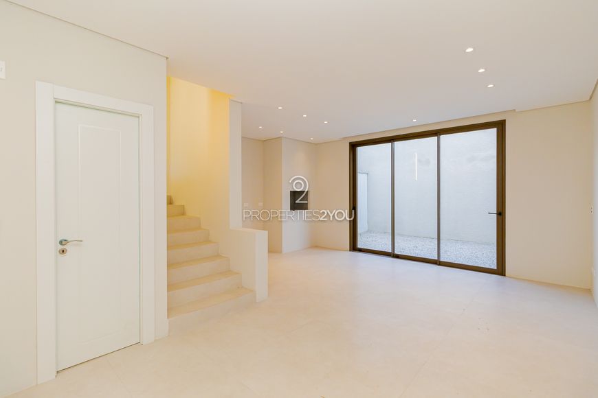 Casa estilo Townhouse com 207m² com Espaço Gourmet e 3 quartos