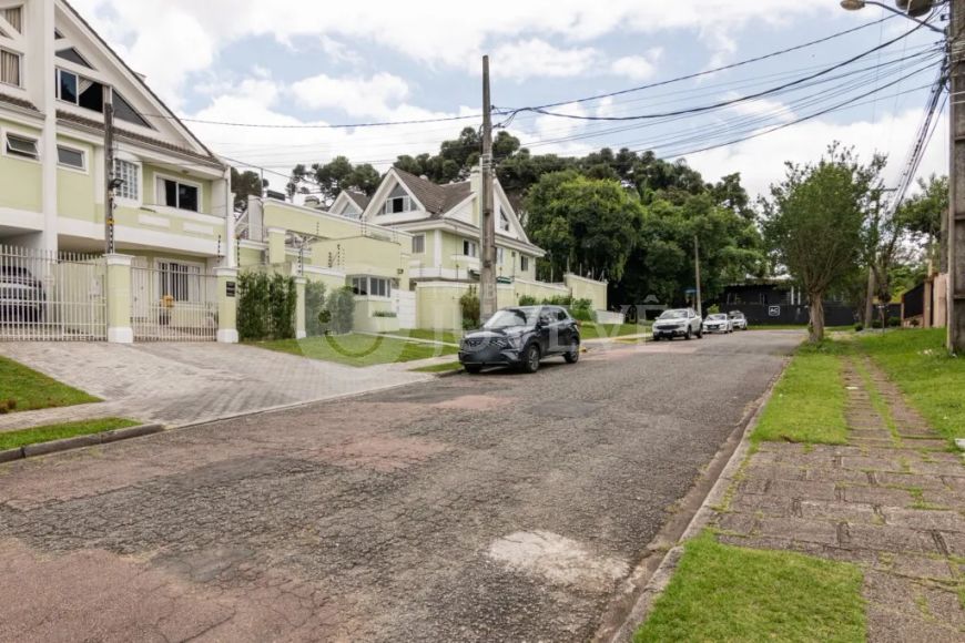 IMOBILIARIA JUVEVE VENDE SOBRADO JARDIM DAS AMERICAS RUA EDUARDO GERBER, 71 CONDOMINIO ATICO CHURRAS