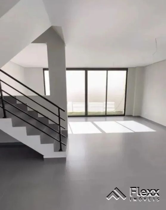 Sobrado com 3 dormitórios à venda, 118 m² por R$ 594.900 - Santa Cândida - Curitiba/PR