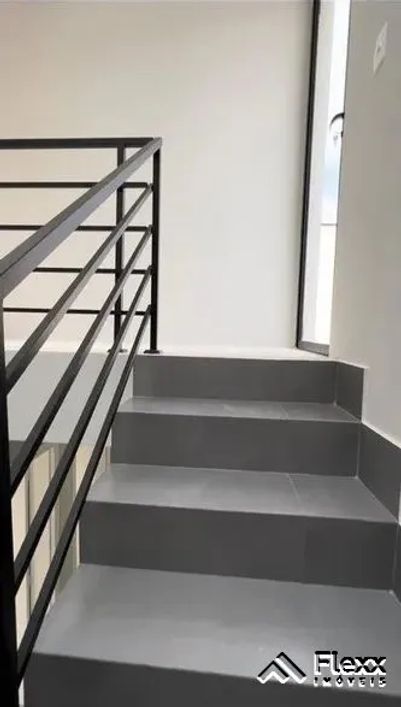 Sobrado com 3 dormitórios à venda, 118 m² por R$ 594.900 - Santa Cândida - Curitiba/PR