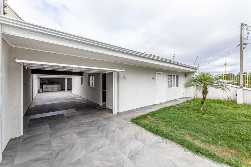 Casa com 02 suítes e piscina no Santo Inácio