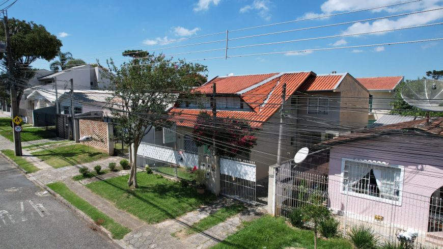 SOBRADO COM 6 QUARTOS, 6 VAGAS, NO BAIRRO SANTA QUITÉRIA - CURITIBA