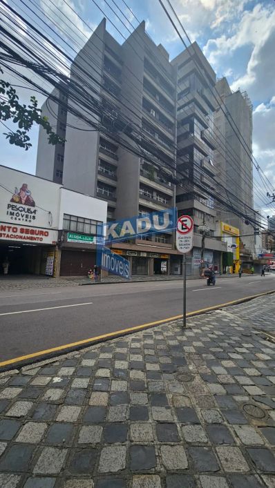 VENDA SALA COMERCIAL REGIÃO CENTRAL -(2 amplos ambientes, vão livre); 1 banheiro- 1 cozinha 53,23M2