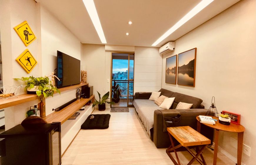 Imóvel para venda possui 69 metros quadrados com 2 quartos em Bigorrilho - Curitiba - PR