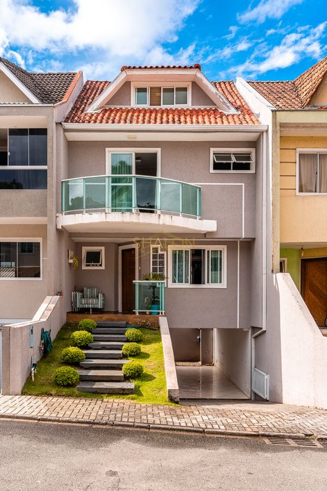 SOBRADO SEMI MOBILIADO TRIPLEX EM CONDOMINIO COM PORTARIA- EXCELENTE ACABAMENTO CAMPO COMPRIDO