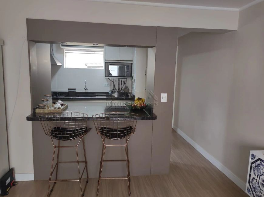 Apartamento reformado localizado no bairro Campina do Siqueira, com 2 dormitórios - 59m2