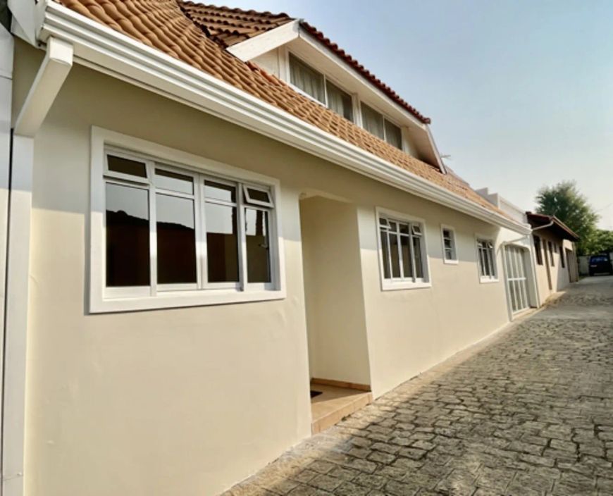 Sobrado com 3 quartos à venda por R$ 710000.00, 236.00 m2 - CAPAO RASO - CURITIBA/PR