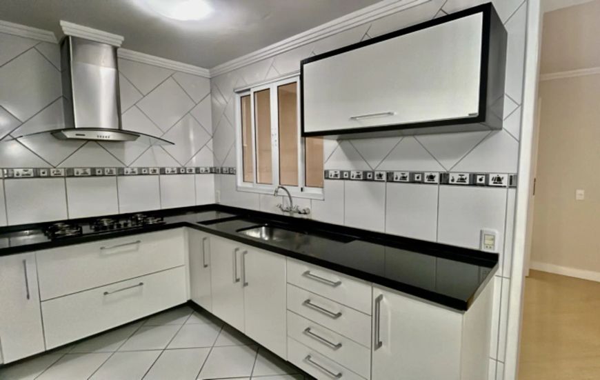 Sobrado com 3 quartos à venda por R$ 710000.00, 236.00 m2 - CAPAO RASO - CURITIBA/PR