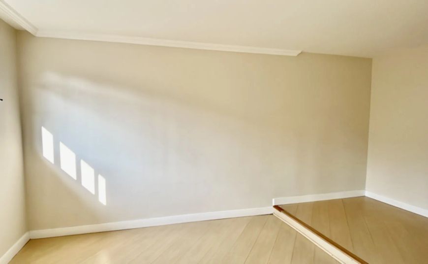 Sobrado com 3 quartos à venda por R$ 710000.00, 236.00 m2 - CAPAO RASO - CURITIBA/PR