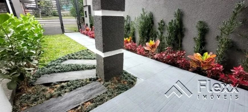 Sobrado com 3 dormitórios à venda, 141 m² por R$ 689.000 - Santa Cândida - Curitiba/PR