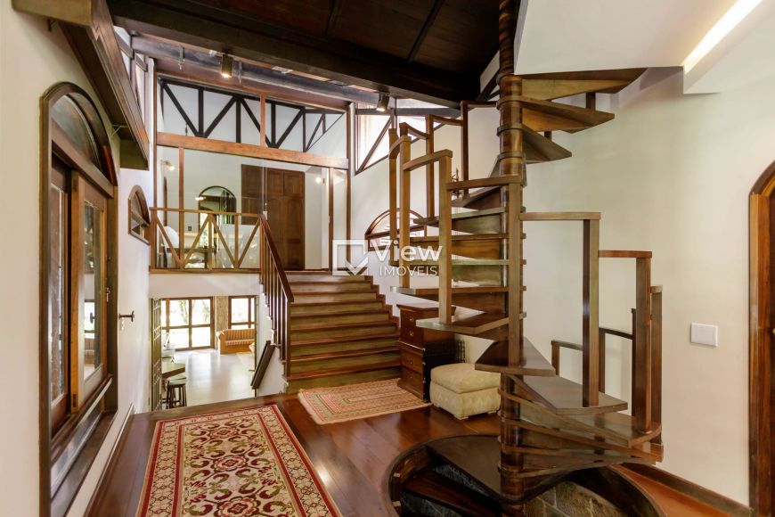 Seu Novo Lar: Excelente Casa em Condomínio com 4.127m² de terreno à Venda!