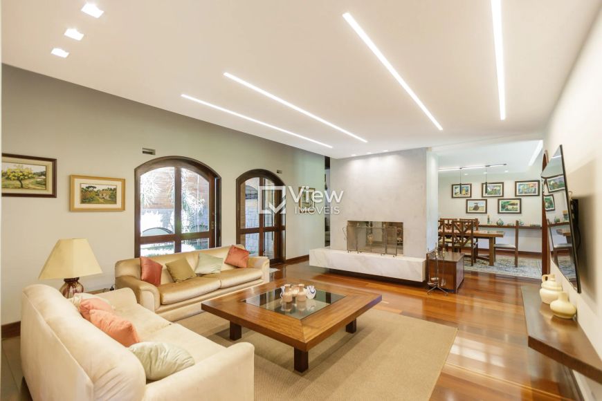 Seu Novo Lar: Excelente Casa em Condomínio com 4.127m² de terreno à Venda!