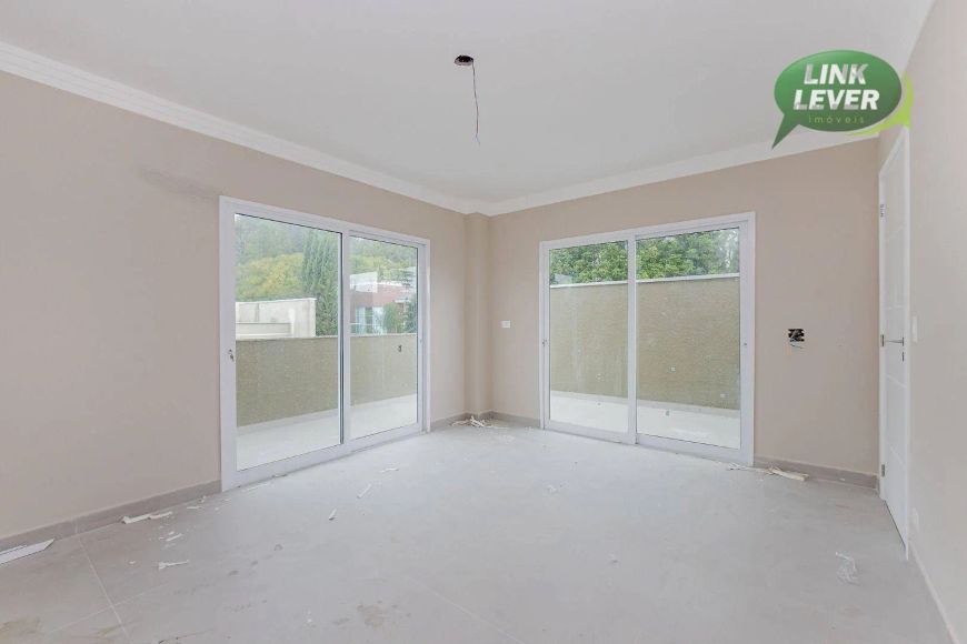 Sobrado com 4 dormitórios à venda, 253 m² por R$ 1.580.000,00 - Bacacheri - Curitiba/PR
