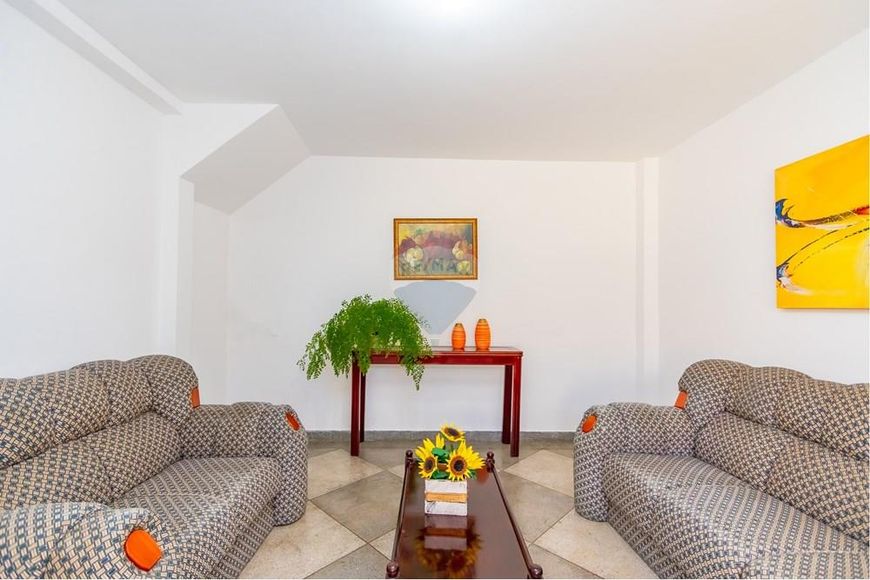 Sobrado à venda bairro Sítio Cercado 4 quartos.