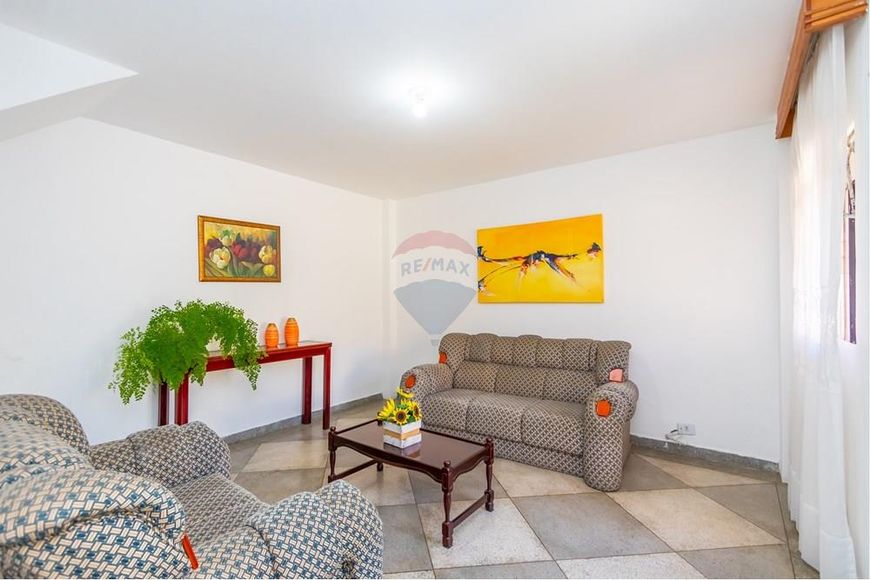 Sobrado à venda bairro Sítio Cercado 4 quartos.
