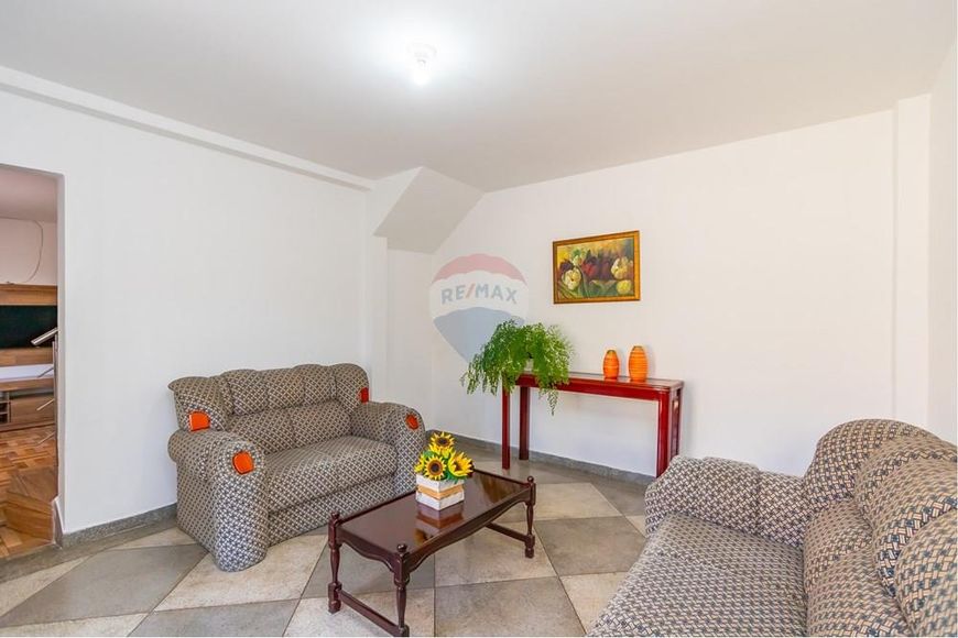 Sobrado à venda bairro Sítio Cercado 4 quartos.