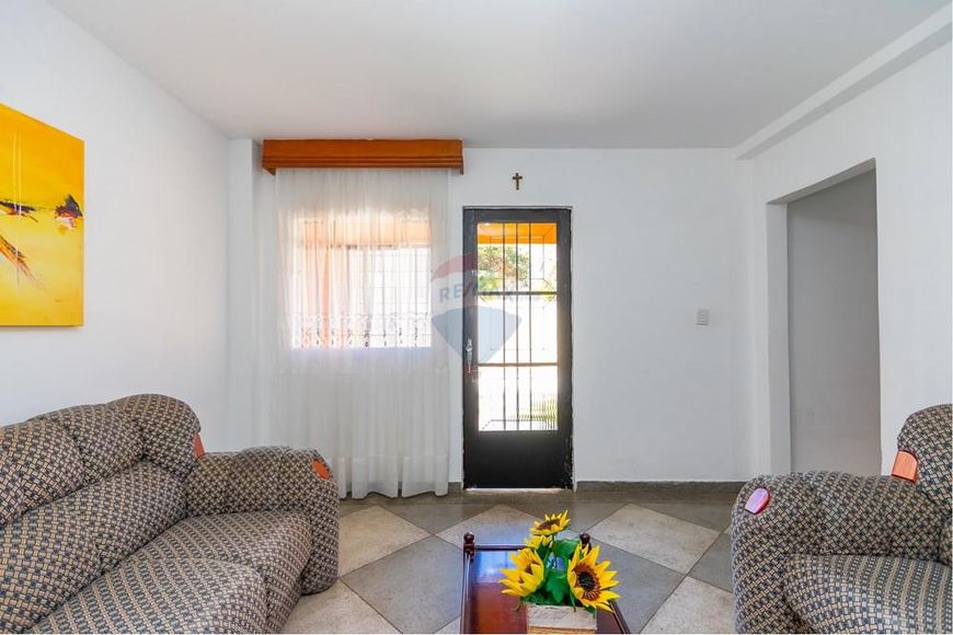 Sobrado à venda bairro Sítio Cercado 4 quartos.