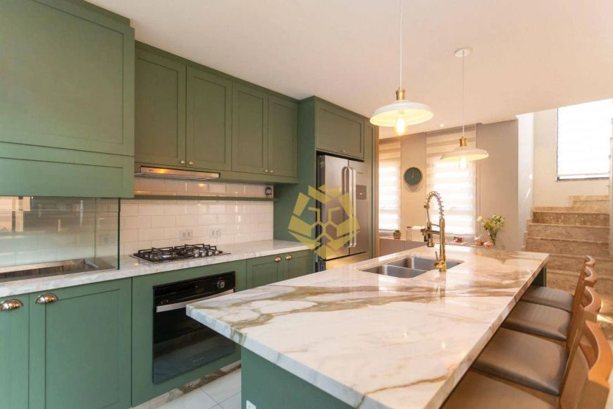 Casa de 3 dormitórios de 128m² com Móveis Planejados à venda por R$ 1.090.000 - Uberaba - Curitiba/P