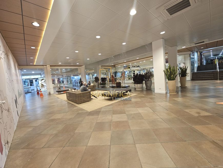 Loja/Ponto Comercial - Água VerdeQue tal instalar sua empresa em um magnífico imóvel em um ótimo bai