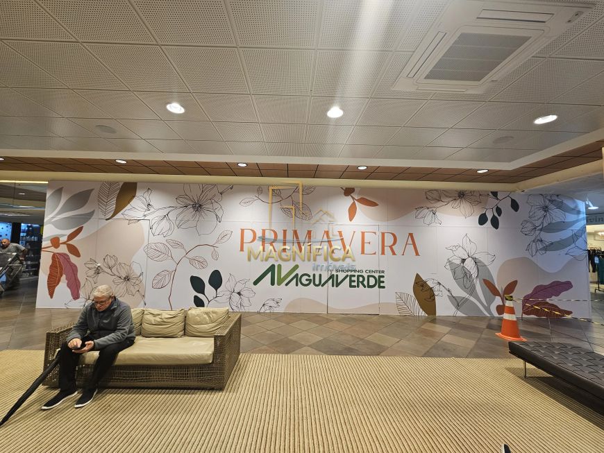 Loja/Ponto Comercial - Água VerdeQue tal instalar sua empresa em um magnífico imóvel em um ótimo bai