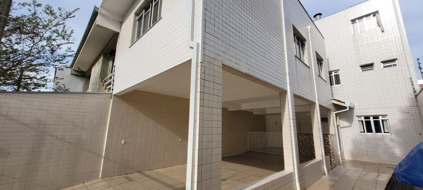Sobrado para venda com 189 metros quadrados com 3 quartos em Sítio Cercado - Curitiba - PR