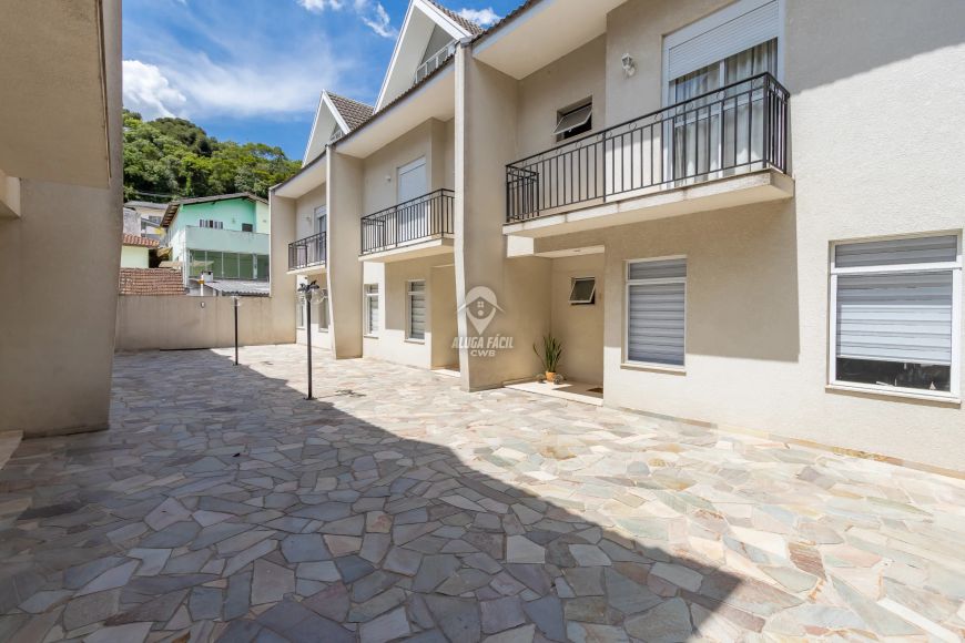 SOBRADO EM CONDOMÍNIO com 3 dormitórios à venda com 241.32m² por R$ 950.000,00 no bairro Santo Ináci
