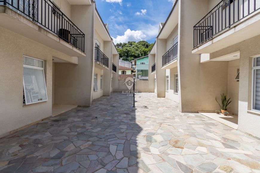 SOBRADO EM CONDOMÍNIO com 3 dormitórios à venda com 241.32m² por R$ 950.000,00 no bairro Santo Ináci